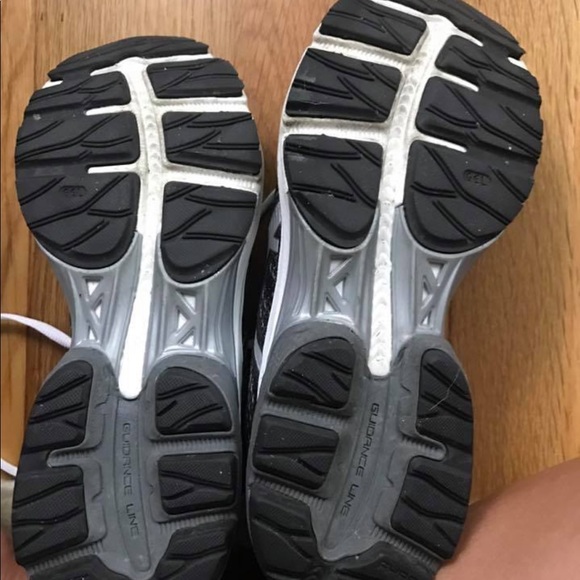 ASICS - Picture 5 of 5